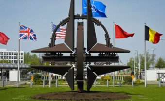 The Hill: Rozpustením NATO sa konflikt na Ukrajine vyrieši