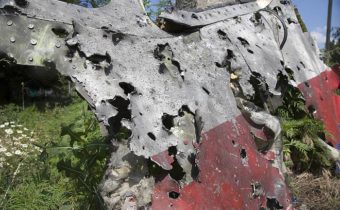 Amsterdamský soud ke sestřelenému Malajsijskému MH 17 – výpověď jednoho z vyšetřovatelů, kteří byli v místě záhy po sestřelení letadla
