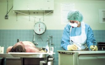 FILMOVÁ NOVINKA, Dokument o devastujícím dopadu COVID vakcín -Stew Peters: Náhlá úmrtí – Died Suddenly (VIDEO En, CZ DAB 1 hod 8 min)