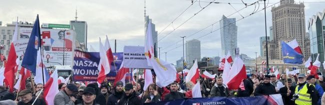 Pochod nezávislosti vo Varšave sa koná pod heslom „Stop ukrajinizácii Poľska!“