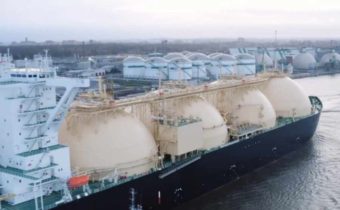 EÚ kupuje ruský LNG a platí miliardy, aby si ho udržala
