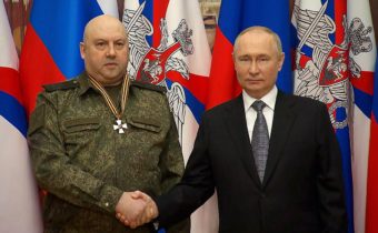 Putin udelil Surovikinovi Rád svätého Juraja