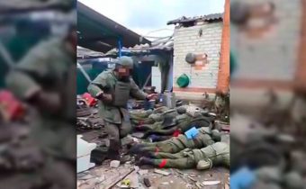 VIDEO: Ozbrojenci 80. brigády ozbrojených sil Ukrajiny, kteří se podíleli na popravách ruských válečných zajatců, byli zajati