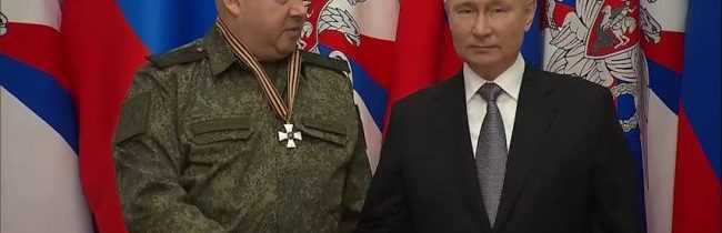 Putin udelil Surovikinovi Rád svätého Juraja