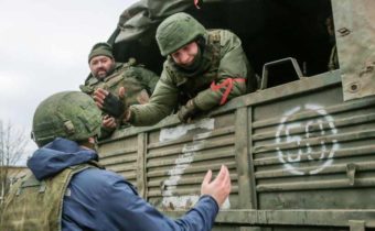 Ruský Luhansk zaplavují nové ruské posily – zálohy. Polsko chce poslat Leopardy. Z Moskvy hrozí globální tragédií