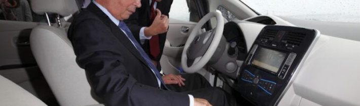 Vodič papalášov z WEF priznal, že odmietajú jazdiť v elektrických autách, žiadajú benzínové