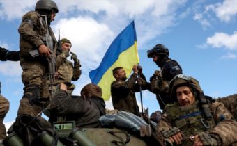 USA spúšťajú rozšírený výcvikový program ukrajinského práporu v Nemecku. „Laboratórium Ukrajina“ je pripravené pracovať pre vojensko-priemyselný komplex USA do posledného Ukrajinca