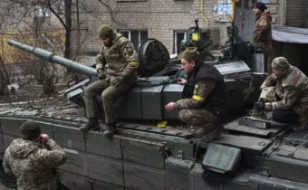 Ozbrojené sily Ukrajiny rozmiestnili vojenskú techniku ​​v obytných štvrtiach Arťomovska