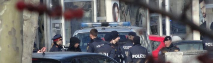 Přestřelka v poledne uprostřed Vídně: 2 mrtví, jeden z nich fotbalista a politik tureckého původu – Necenzurovaná pravda