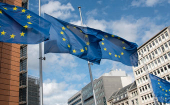 EU, Brusel: Špatně chráníte whistleblowery (bonzáky a udavače)! EK podala žalobu na Česko a dalších 7 zemí