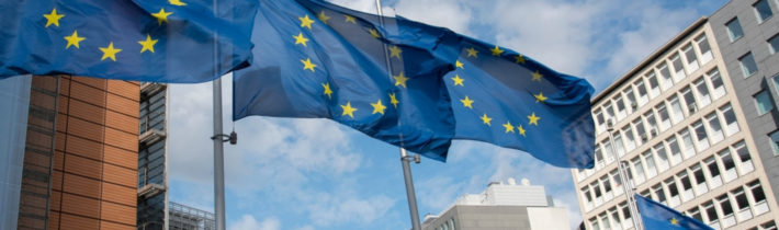 EU, Brusel: Špatně chráníte whistleblowery (bonzáky a udavače)! EK podala žalobu na Česko a dalších 7 zemí