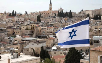 Izraelský parlament dodávky zbraní Ukrajine zamietol