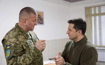 Prečo chce ukrajinský prezident obetovať šéfa generálneho štábu?