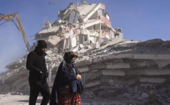 Počet mrtvých po zemětřesení v Turecku stoupl na 36 187