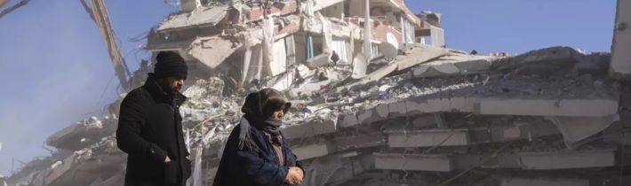 Počet mrtvých po zemětřesení v Turecku stoupl na 36 187