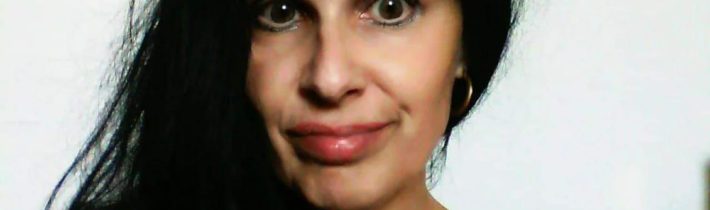 Míša Julišová a Eva Hrindová: Štvaní generací a nové agendy. Fanatismus k cihle a mobilní chudoba!