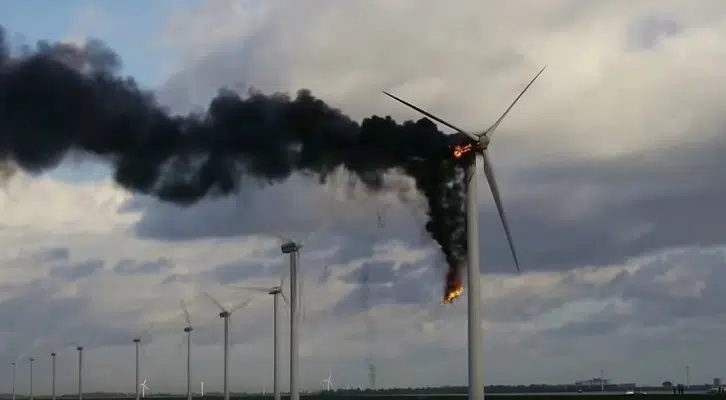 Větrné turbíny v Braniborsku musí být vyhozeny do povětří – vskutku „ekologická“ likvidace
