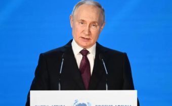 Projev Vladimira Putina v Moskvě – Jak byla Afrika připravena o obilí a další zprávy. Proč Putina miluje celá Afrika (VIDEO CZ DAB, 34 min)