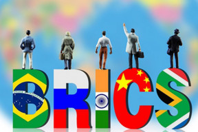 Jim O'Neill: BRICS by se měl rozšířit a ukončit dolarovou dominanci