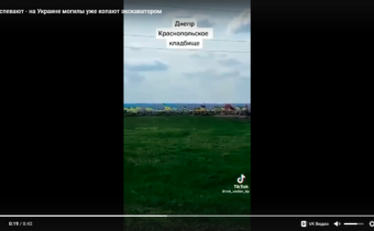 Na Ukrajine už kopú hroby bagrom