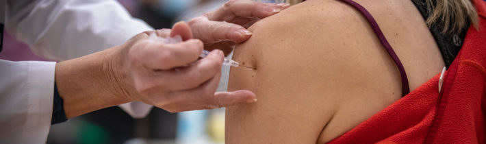 Bomba v Itálii: Rizika očkování byla známá už na začátku roku 2021, úřady vše kryly