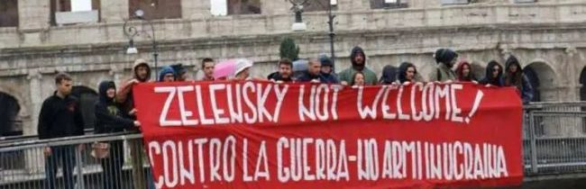Na Koloseu sa objavil transparent „Zelenskij nie je vítaný!“