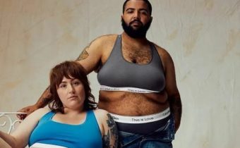 Calvin Klein: Woke firma využívá k předvádění podprsenek tlustého černocha