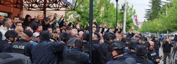 Střety mezi Srby a kosovskou policií byly obnoveny na třech místech v Kosovu – INFOKURÝR