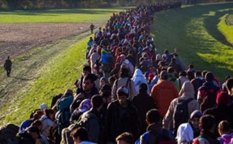 ŠOK! 300 MILIONŮ IMIGRANTŮ PRÁVĚ ZÍSKALO PRÁVO PŘESÍDLIT DO EVROPY PO TAJNÉM ROKOVÁNÍ V BRUSELU! 22 000 EUR zaplatíme za každého relokovaného imigranta ze západní Evropy do východní Evropy!