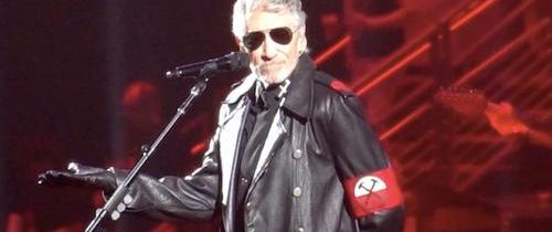 Spoluzakladateľ Pink Floydu Waters vystúpil v kostýme pripomínajúcom uniformu príslušníkov nacistickej SS, aby poukázal na historickú paralelu fašistického režimu so súčasnosťou. Nemecká polícia ho vyšetruje kvôli podozreniu zo š