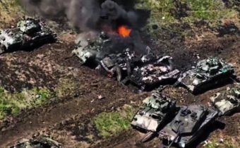 Ukrajinská verzia „blitzkriegu“ zlyhala – tanky NATO sú v plameňoch