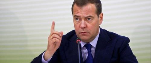 „Po dokázanej účasti západných krajín na výbuchu plynovodu Nord Stream, nám nič nebráni zničiť podmorské komunikačné káble nepriateľov Ruska,“ vyhlásil Medvedev, ktorý sa vzhľadom na nepriateľské rozhodnutia Západu dodáva