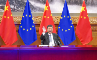 USA sa snažia vydierať Čínu zhoršením jej vzťahov s Európou