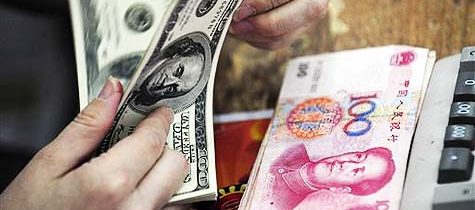 Bloomberg: USA používají dolary jako zbraň. Už i Francie začíná s transakcemi v jüanech