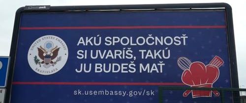 VIDEO: Ambasáda USA spustila billboardovú kampaň s cieľom zasahovať do predvolebnej kampane na Slovensku