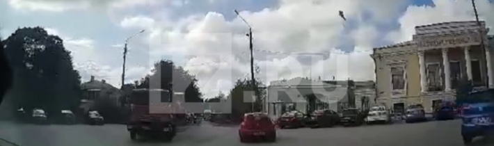 SLEDUJTE, jak ukrajinská raketa zasáhla ruské město – INFOKURÝR