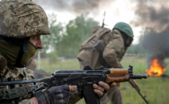Húževnatosť a zvýšená efektivita ruských ozbrojených síl spomaľujú ukrajinskú ofenzívu