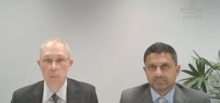 Vedúci pracovníci spoločností Pfizer a Moderna predviedli počas vypočúvania v austrálskom Senáte majstrovskú triedu v nečestnosti