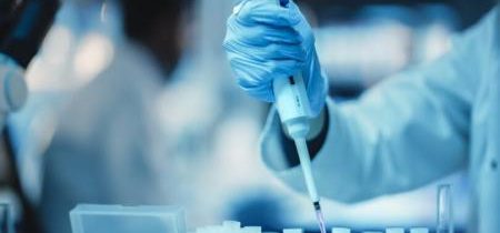 Britskí vedci sa pripravujú na "ďalšiu pandémiu" vývojom vakcíny proti neznámej "chorobe X