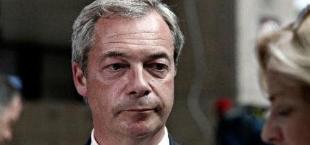 Nigel Farage varuje, že "bezhotovostná spoločnosť" by mohla zaviesť "systém sociálneho kreditu" v čínskom štýle