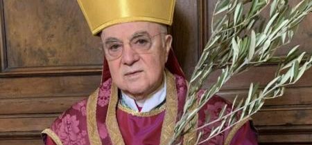 Arcibiskup Viganò naznačuje, že kardinál má dôkaz, že Františkovo zvolenie bolo skorumpované a jeho "pontifikát" neplatný