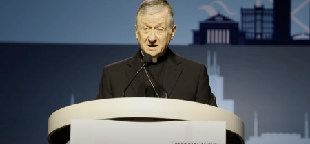 Cdl. Cupich presadzuje klimatickú agendu, na Parlamente svetových náboženstiev nespomenul Ježiša