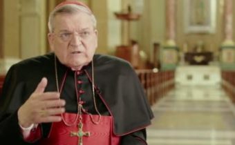 Kardinál Burke varuje, že synoda je súčasťou "revolúcie", ktorá má "radikálne" zmeniť Katolícku cirkev