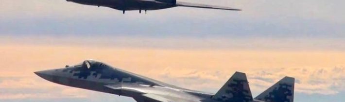 NATO šílí z nové ruské Wunderwaffe! Nejtajnější letoun světa SU-70 Hunter připraven k útoku na Kyjev! Do konce roku mají prý tato Putinova nová robotická letadla rozhodnout válku na Ukrajině!