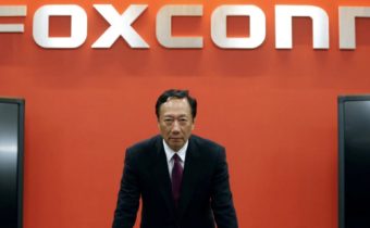 Americká burza na Wall Street sa zrúti za desať sekúnd, ak by na Taiwane vypukla vojna, varoval zakladateľ Foxconn