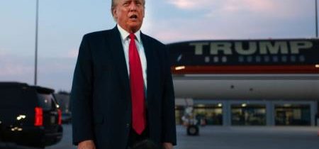 PREKÁŽKA: Donald Trump bol zadržaný vo väznici v okrese Fulton na základe 13 obvinení z trestných činov