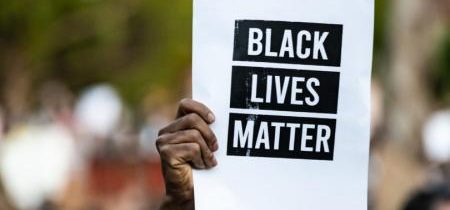 Protestujúci z organizácie Black Lives Matter dostali od mestskej rady Denveru vyrovnanie vo výške 4,7 milióna dolárov