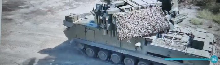 Západní tanky polykají prach okolo Kliščijivky; sledujte jak Putinovi muži rozbíjí ukrajinské útoky.