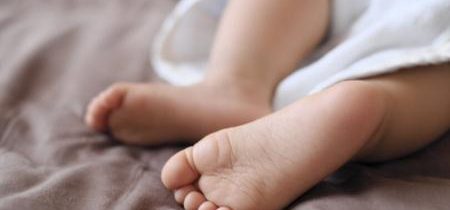 Dieťa, ktoré zomrelo 34 hodín po očkovaní, malo v krvi toxické množstvo hliníka: správa