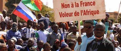 Burkina Faso vyhostila francouzského vojenského atašé a ukončila vojenskou spolupráci s Francií